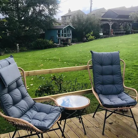 The Hut In The Orchard @ Yorecroft